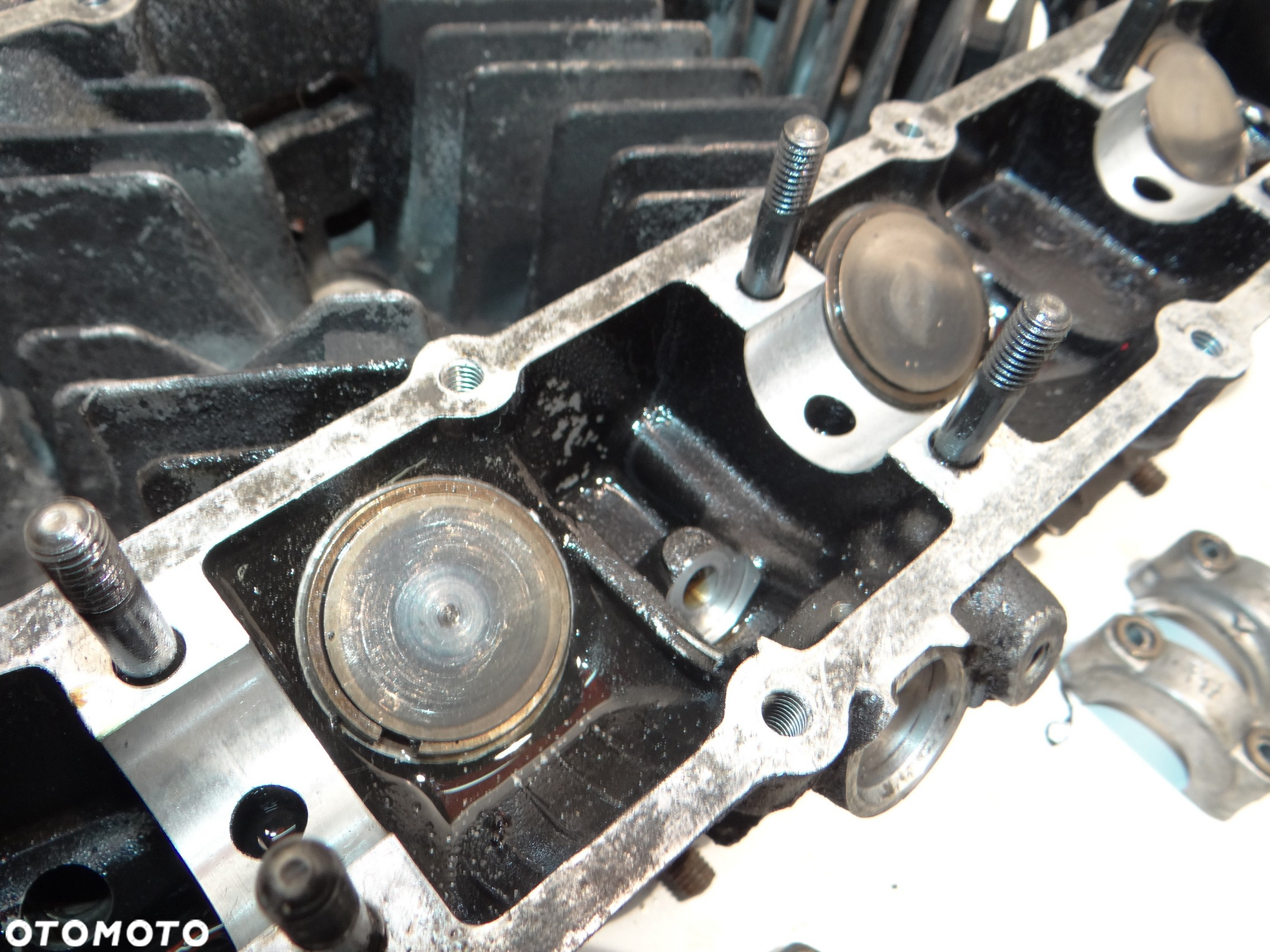 Yamaha XS 750 głowica cylinder tłoki szklanki płytki zaworowe wałek rozrządu pokrywa głowicy Y1238 - 28