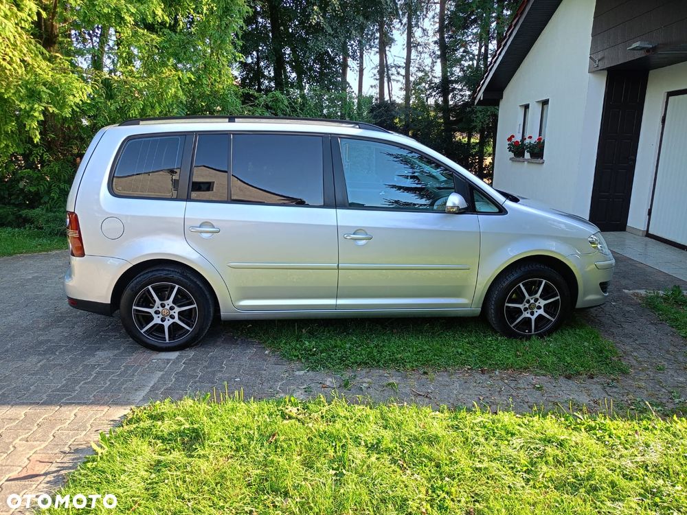Volkswagen Touran - 5