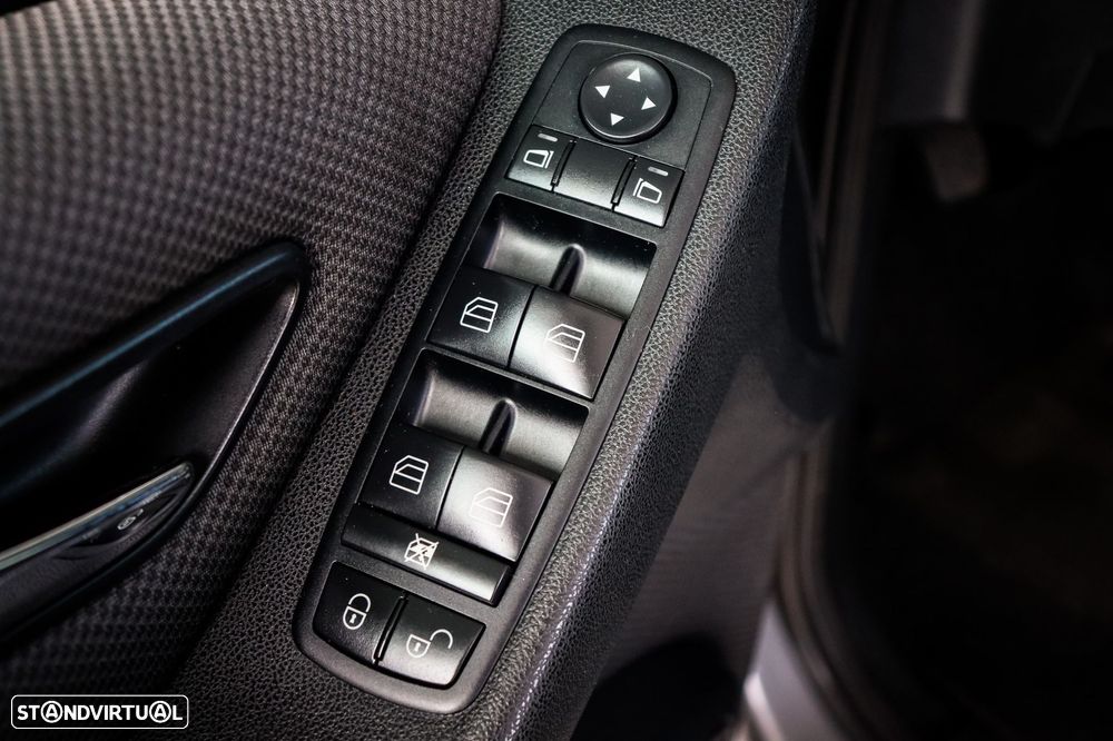 Mercedes-Benz B 180 CDI - 12