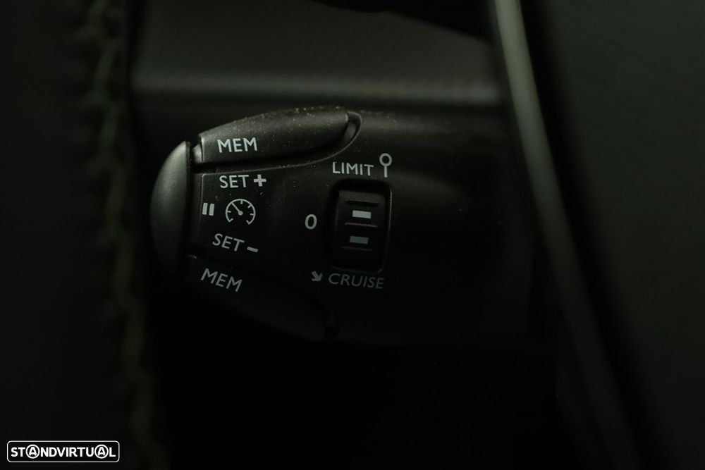 Peugeot 2008 1.2 PureTech Allure Pack EAT8 - 18