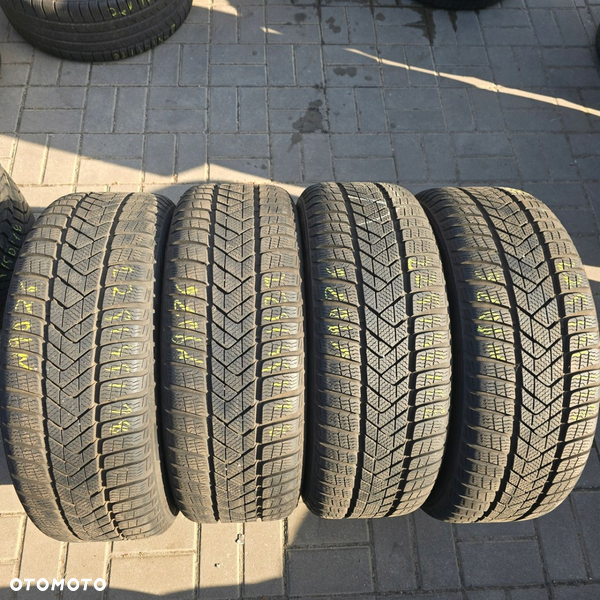 PIRELLI WINTER SOTTOZERO 3 225/45R18 95H 23R 4X