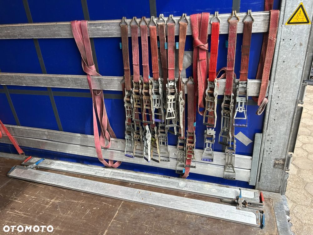 Schmitz Cargobull FIRANKA / PLANDEKI JAK NOWE / 657 841 KM PRZEBIEGU / ŁADNE OPONY / Z PEŁNYM WYPOSAŻENIEM DO ZAŁADUNKU / UCHWYTY PROMOWE / DOSTĘPNE 10 SZTUK KOLORY SREBRNY - NIEBIESKI - CZERWONY !! - 36