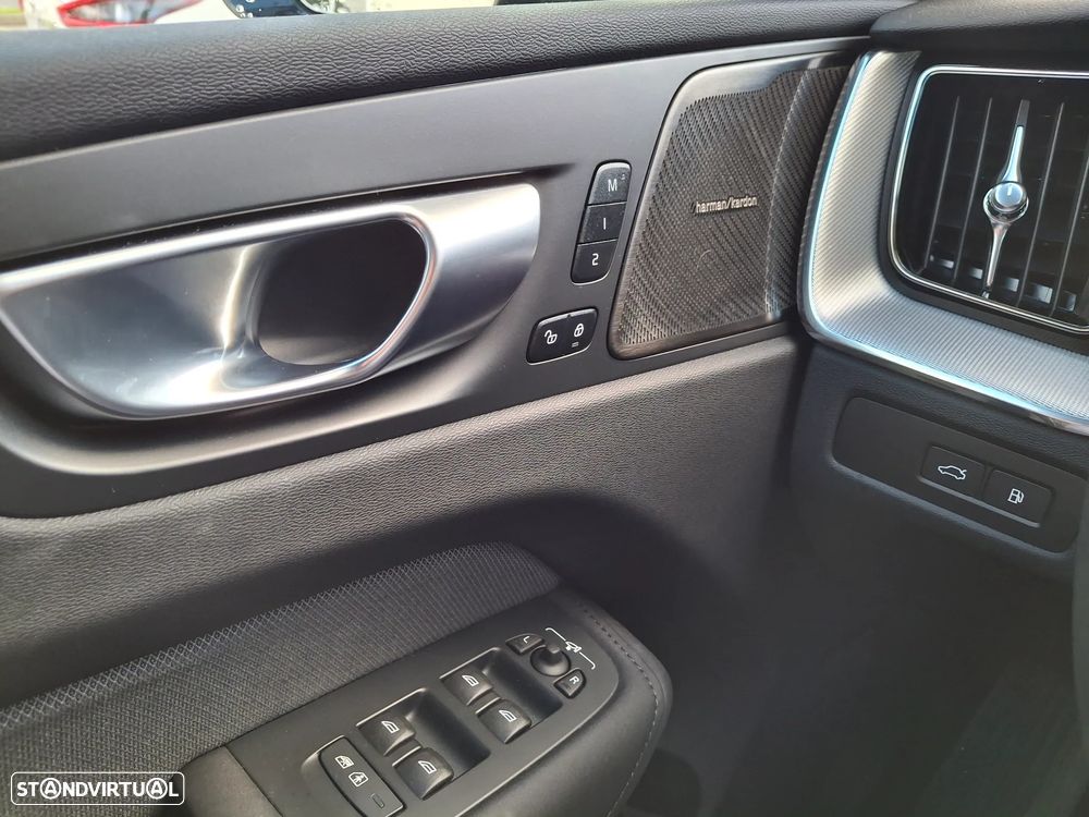 Volvo XC 60 2.0 T6 PHEV Black Edition AWD - 29