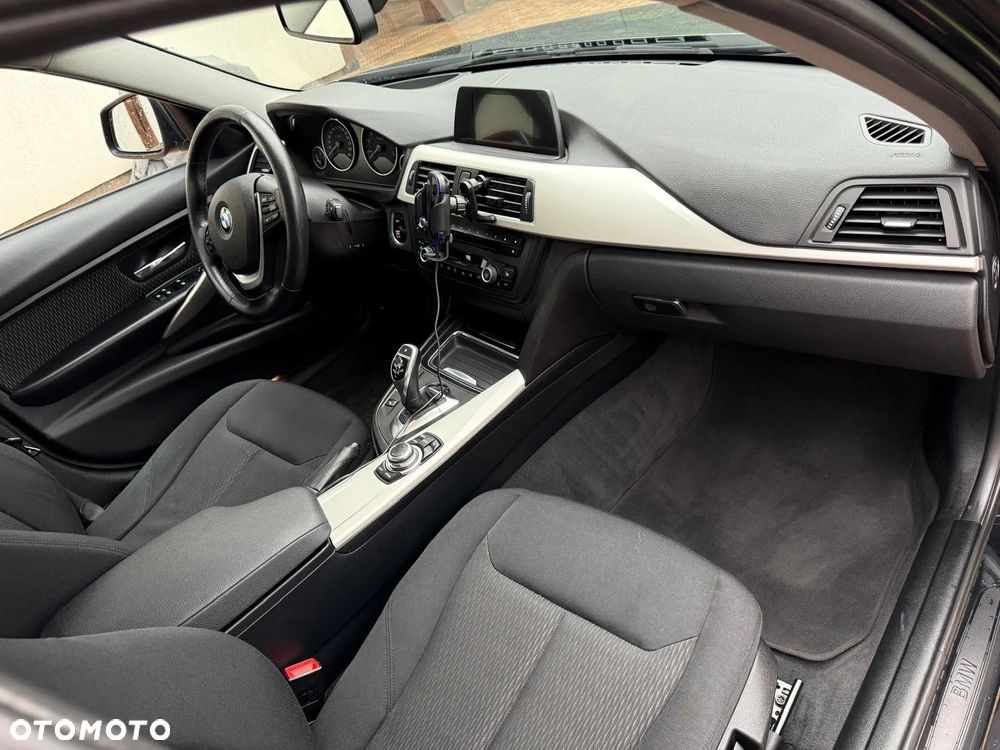 BMW Seria 3 320i Touring Sport-Aut Sport Line - 22