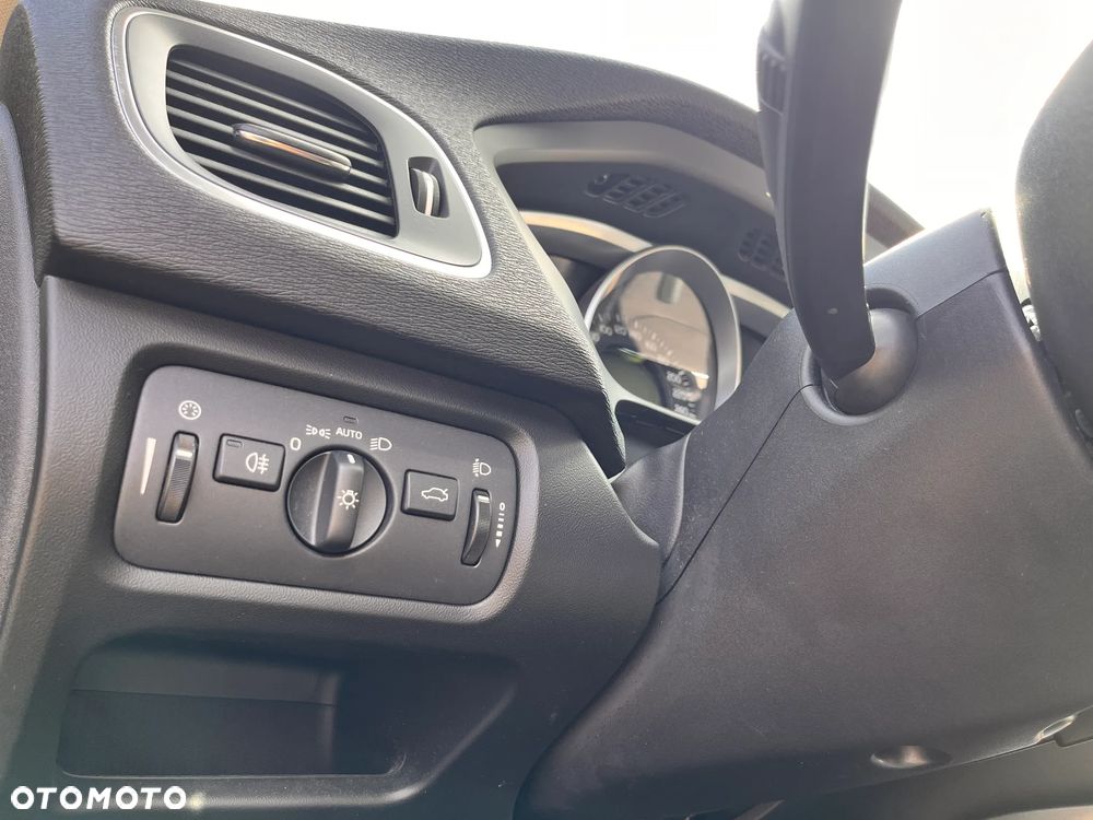 Volvo V40 D2 Momentum - 29