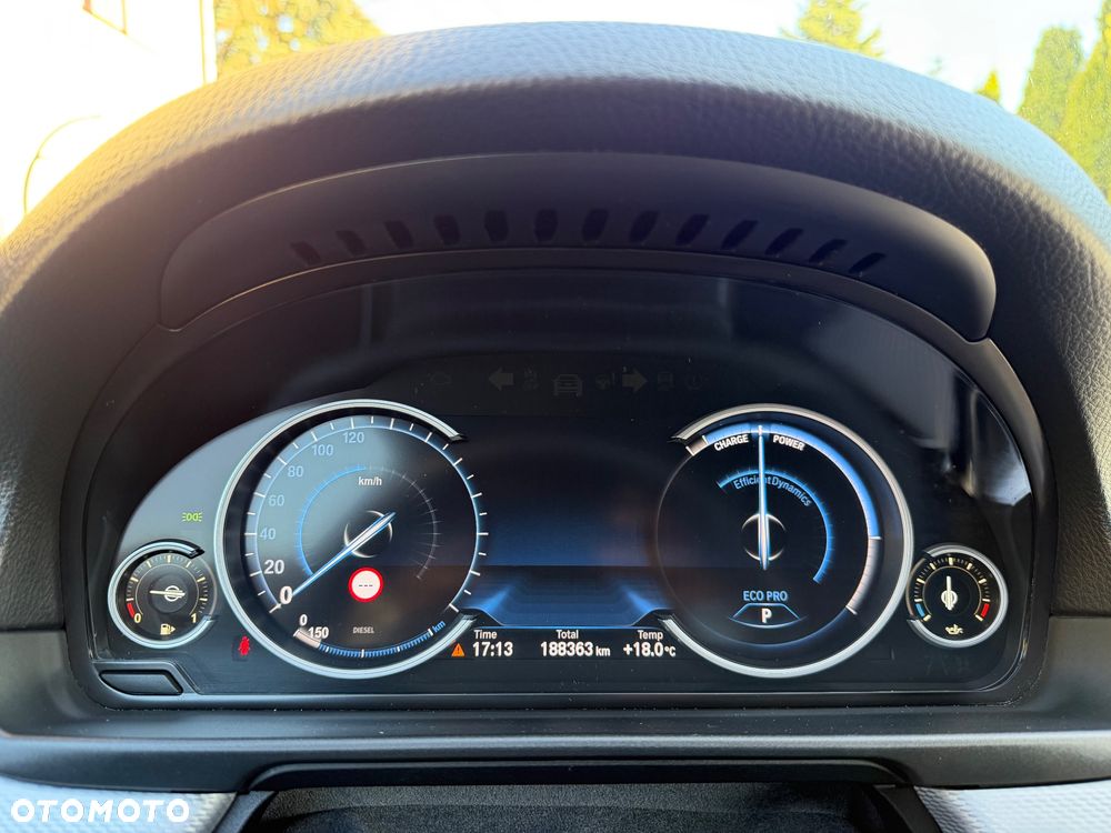 BMW Seria 5 520d Sport-Aut - 32