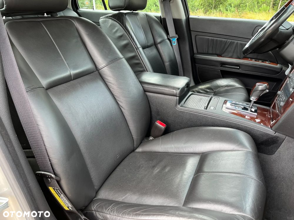 Cadillac STS - 12