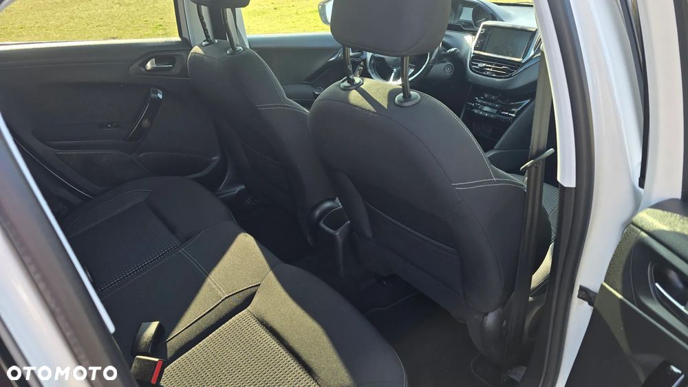 Peugeot 208 1.2 PureTech Allure - 10