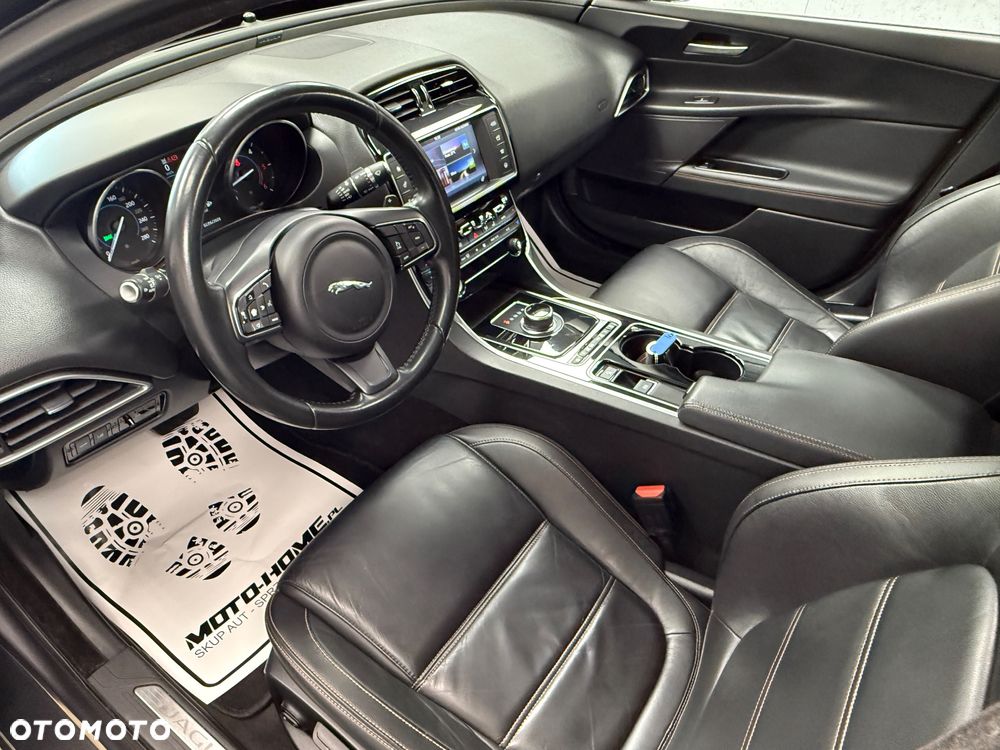 Jaguar XE - 7