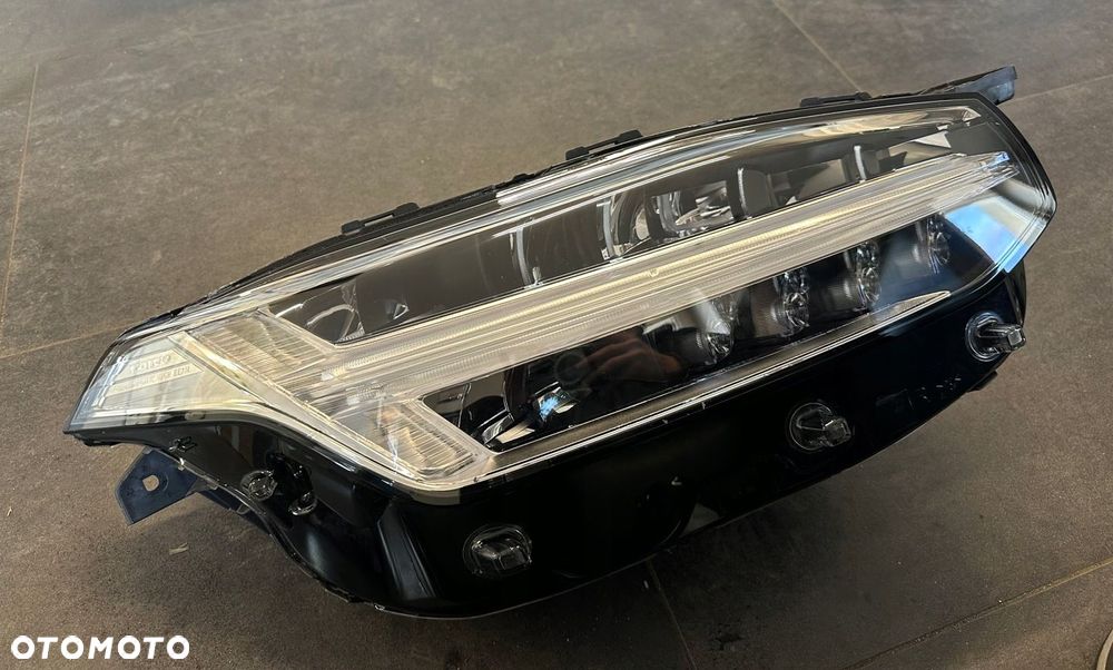 LAMPA PRAWA PRZÓD FULL LED ACTIVE HIGH BEAM VOLVO XC90 II 2 14- 31677039 - 5