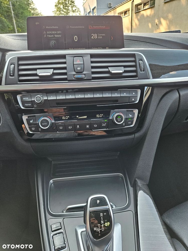 BMW Seria 3 330i xDrive - 11