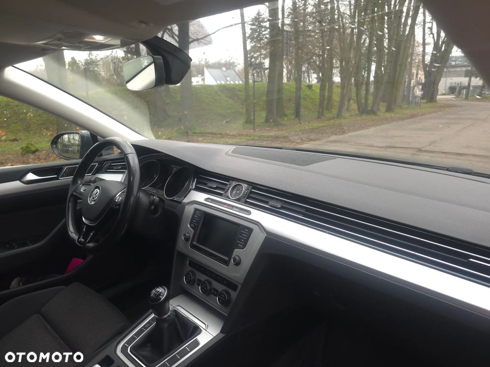 Volkswagen Passat Variant 1.6 TDI (BlueMotion Technology) Comfortline - 11