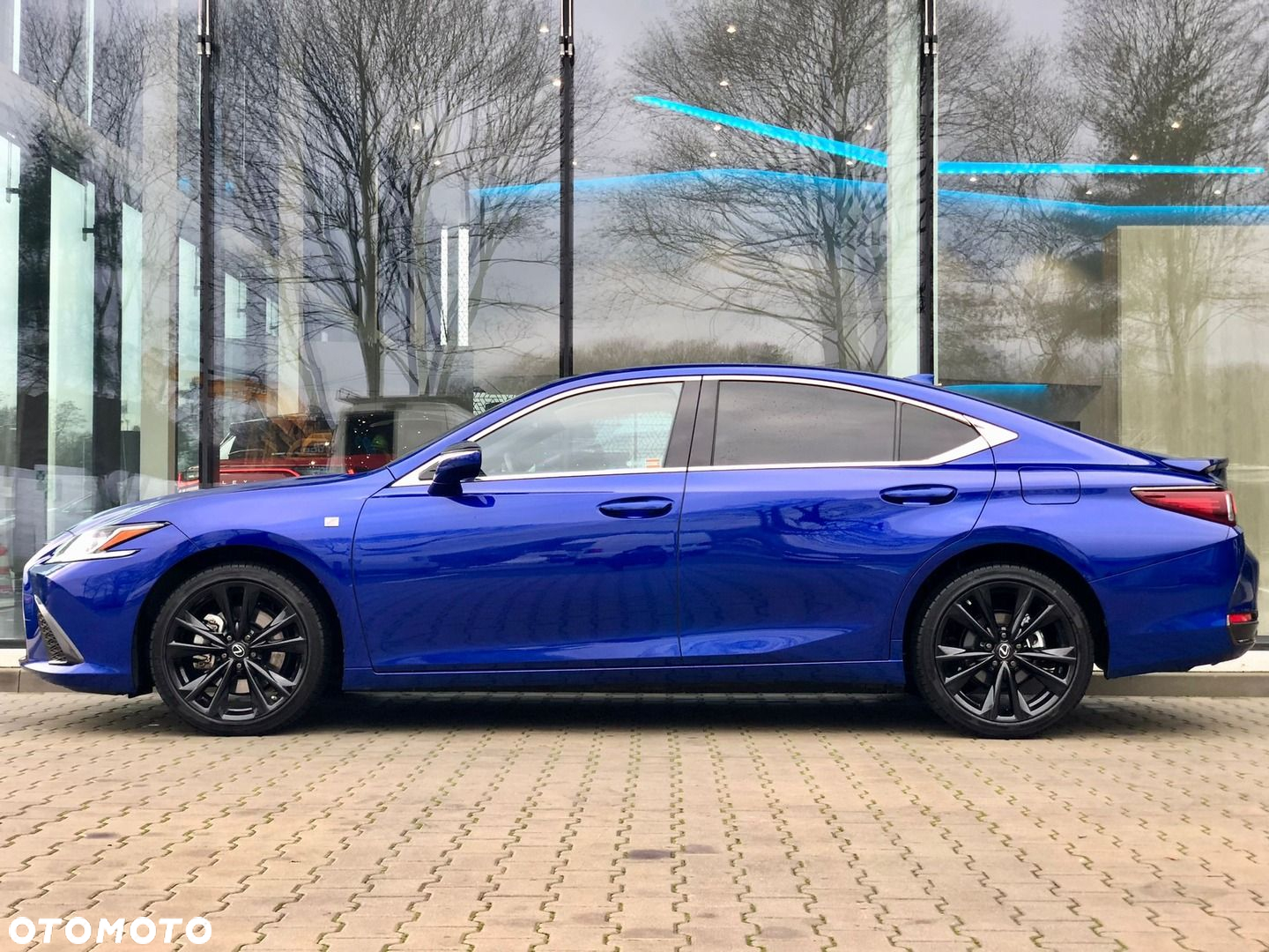 Lexus ES 300h F Sport Design - 3