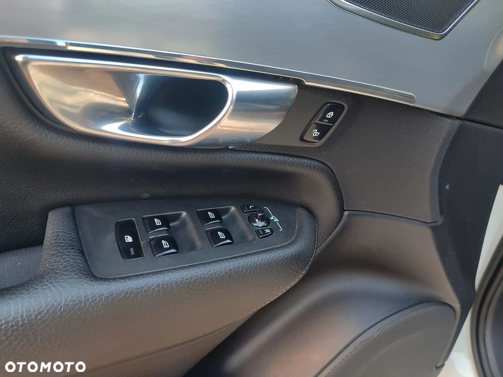 Volvo XC 90 B5 D AWD Geartronic Momentum - 30