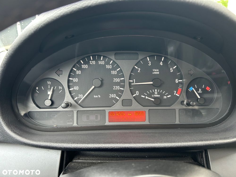 BMW Seria 3 318i - 8