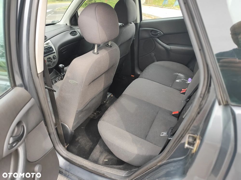 Ford Focus 1.6 Ambiente - 11