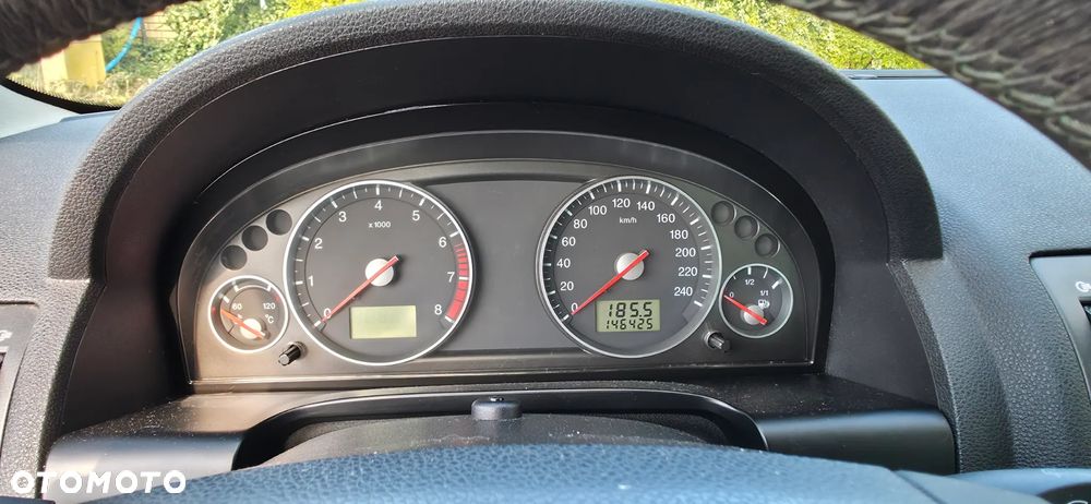 Ford Mondeo 1.8 Ambiente - 36