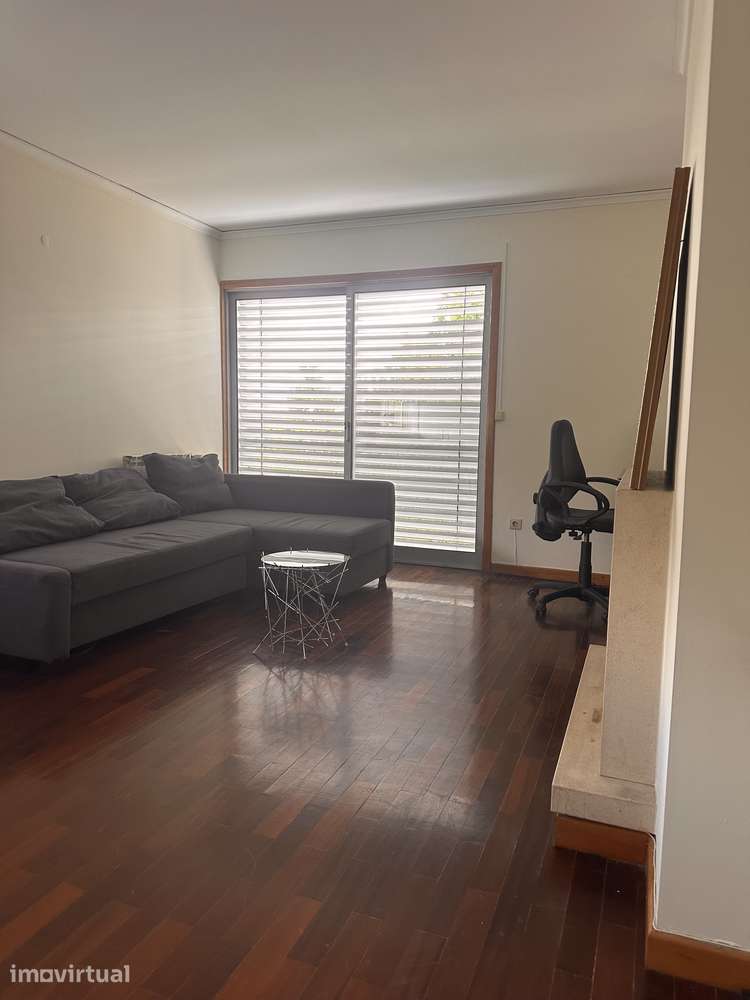 Apartamento T1 parcialmente mobilado com garagem fechada - Grande imagem: 4/15