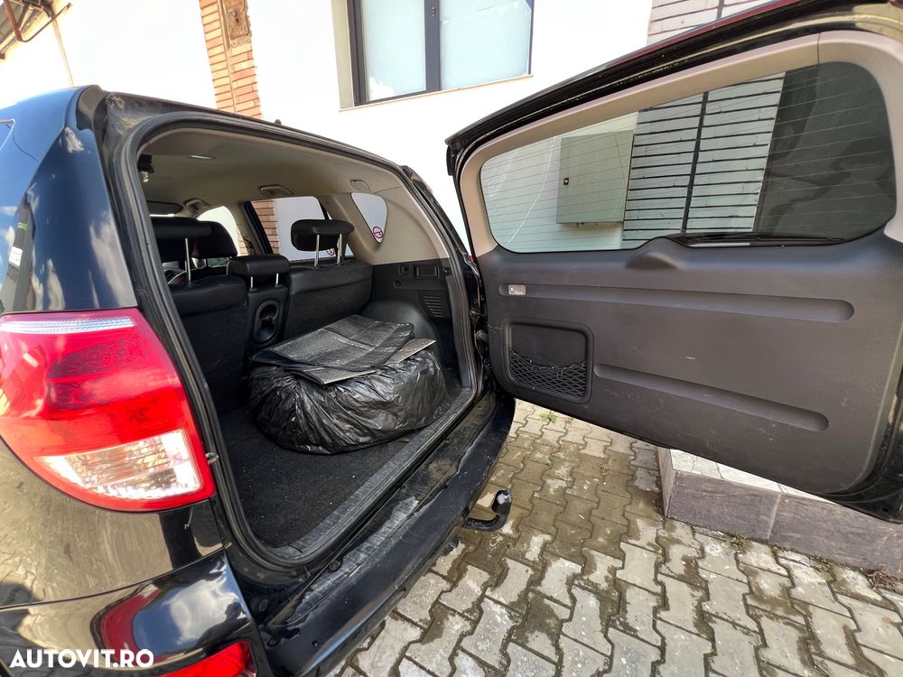 Toyota RAV4 - 8