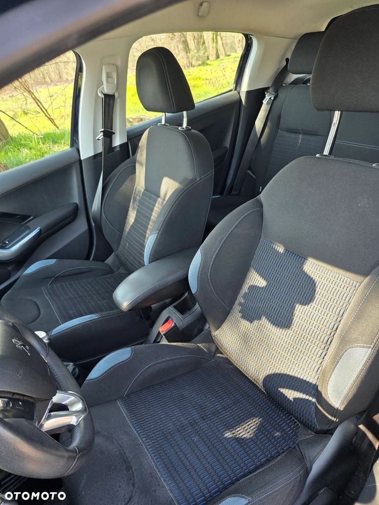 Peugeot 208 - 26