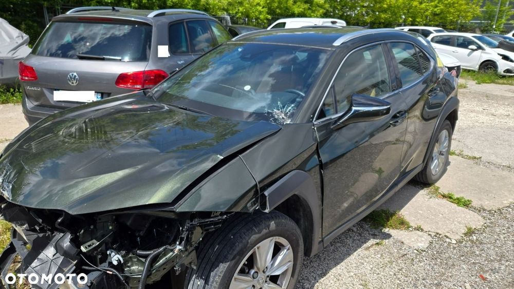 Lexus UX - 5
