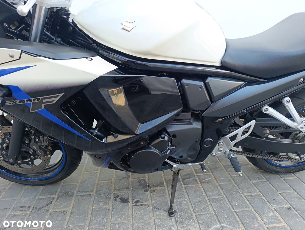 Suzuki GSX - 12