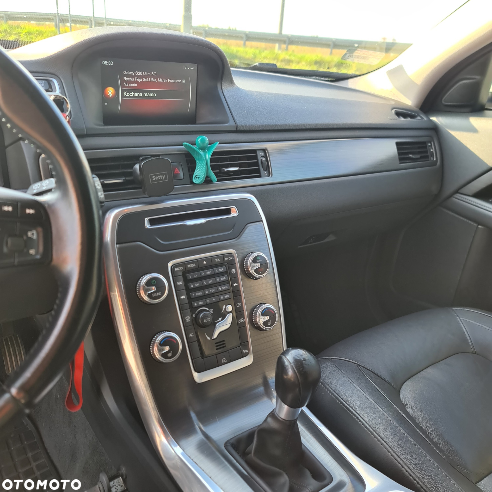 Volvo V70 D2 Momentum - 28