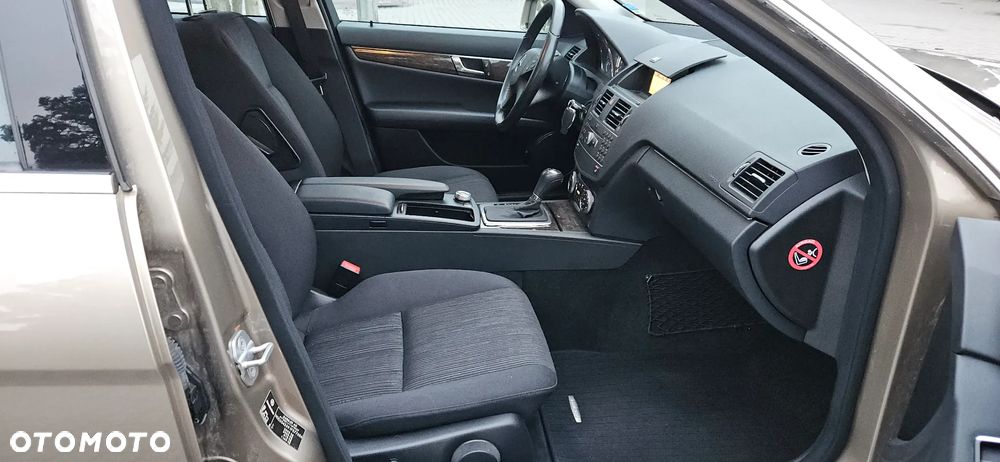 Mercedes-Benz Klasa C 180 T CGI Automatik BlueEFFICIENCY Avantgarde - 22
