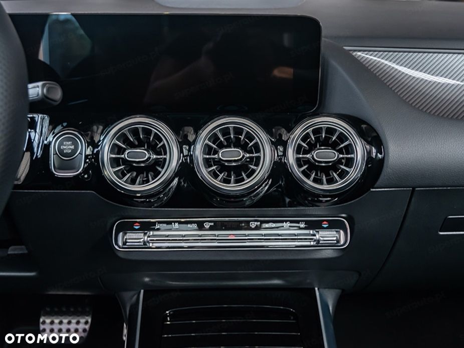 Mercedes-Benz GLA 200 AMG Line - 11