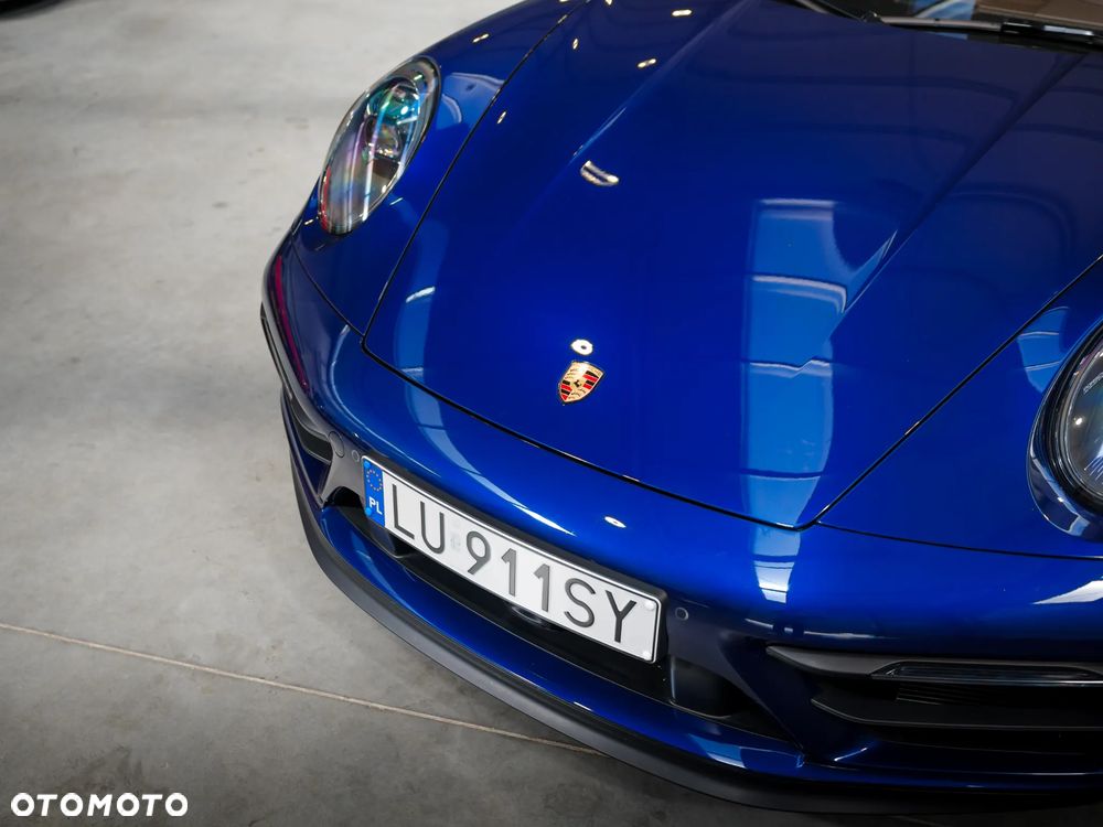 Porsche 911 Carrera 4 GTS - 3