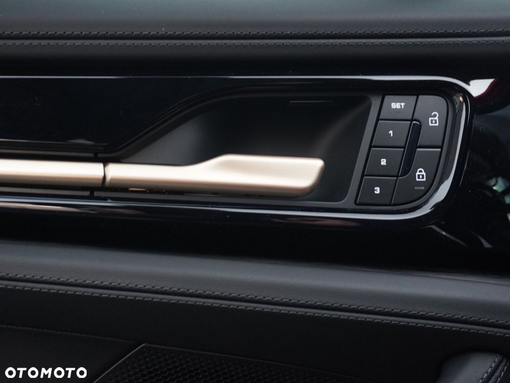 Porsche Panamera 4 - 19