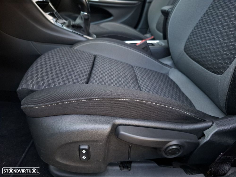 Opel Astra 1.2 T Design & Tech S/S - 26