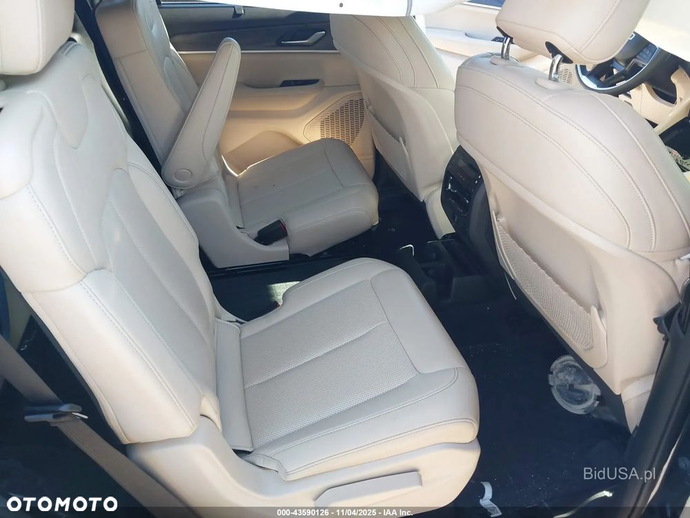 Jeep Grand Cherokee - 12