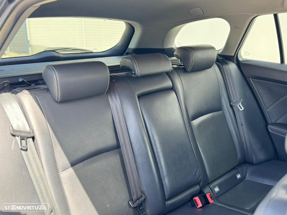 Toyota Avensis SW 2.0 D-4D Luxury+Navi - 18