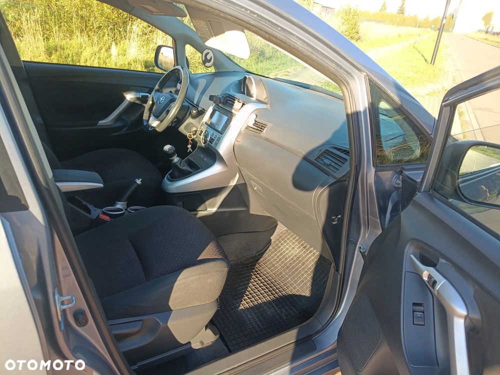 Toyota Verso 2.0 D-4D - 11