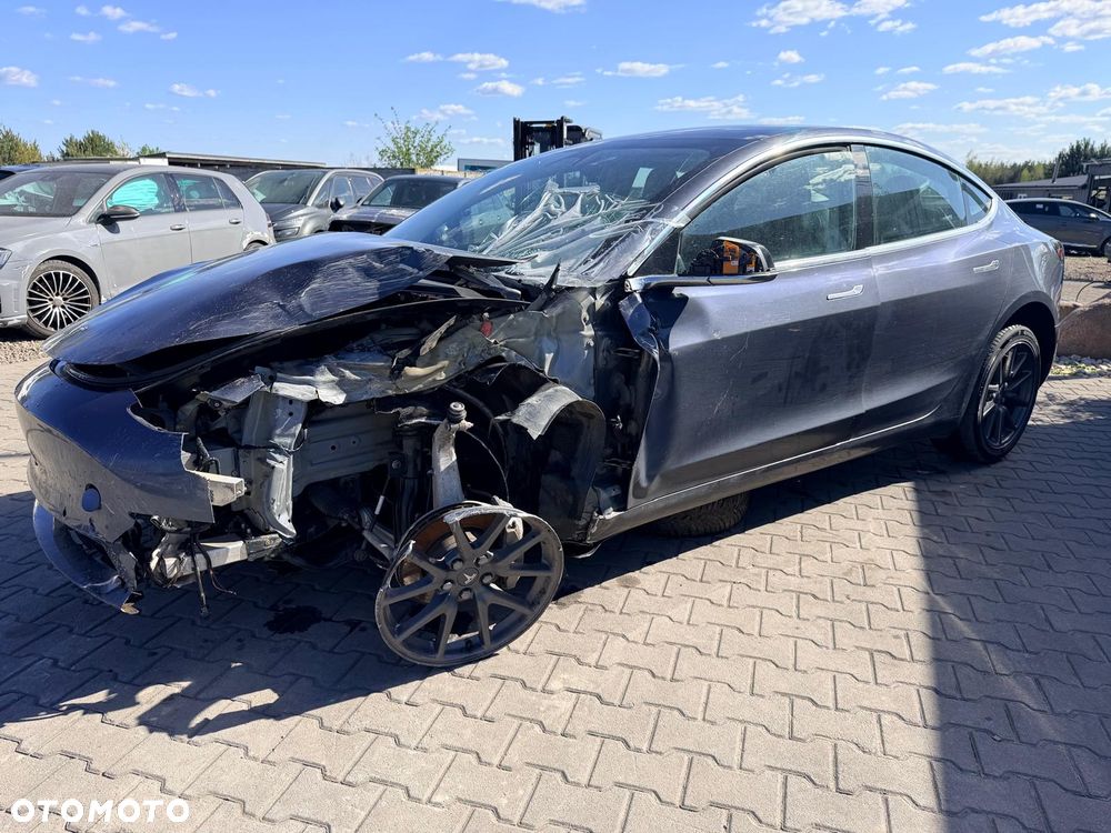 Tesla Model 3 Langstreckenbatterie Allradantrieb Dual Motor - 18