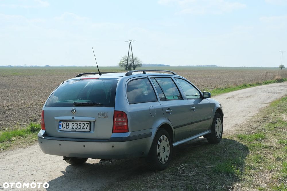 Skoda Octavia 1.6 Ambiente - 4