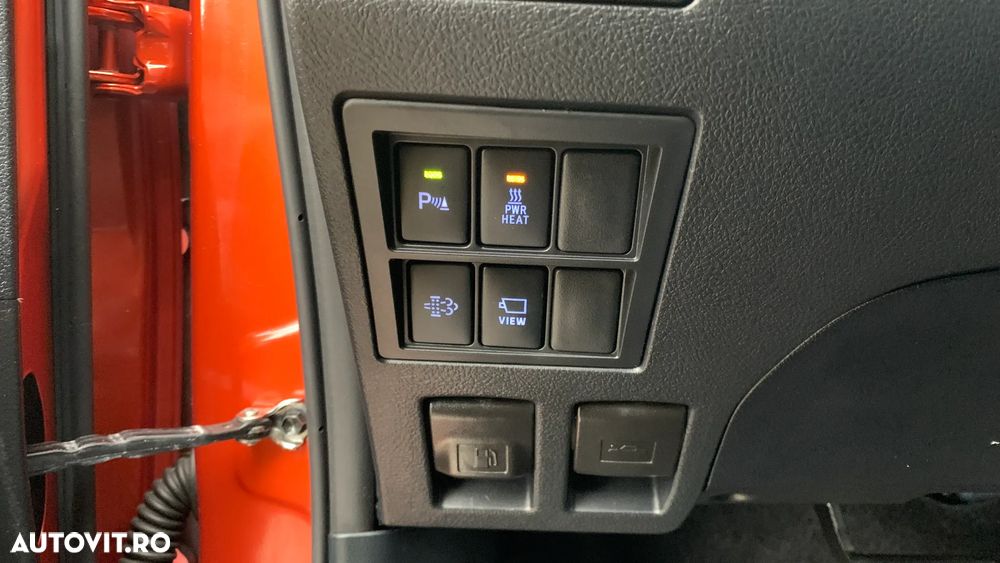 Toyota Hilux 2.8D 204CP 4x4 Double Cab AT Invincible Color Edition - 30