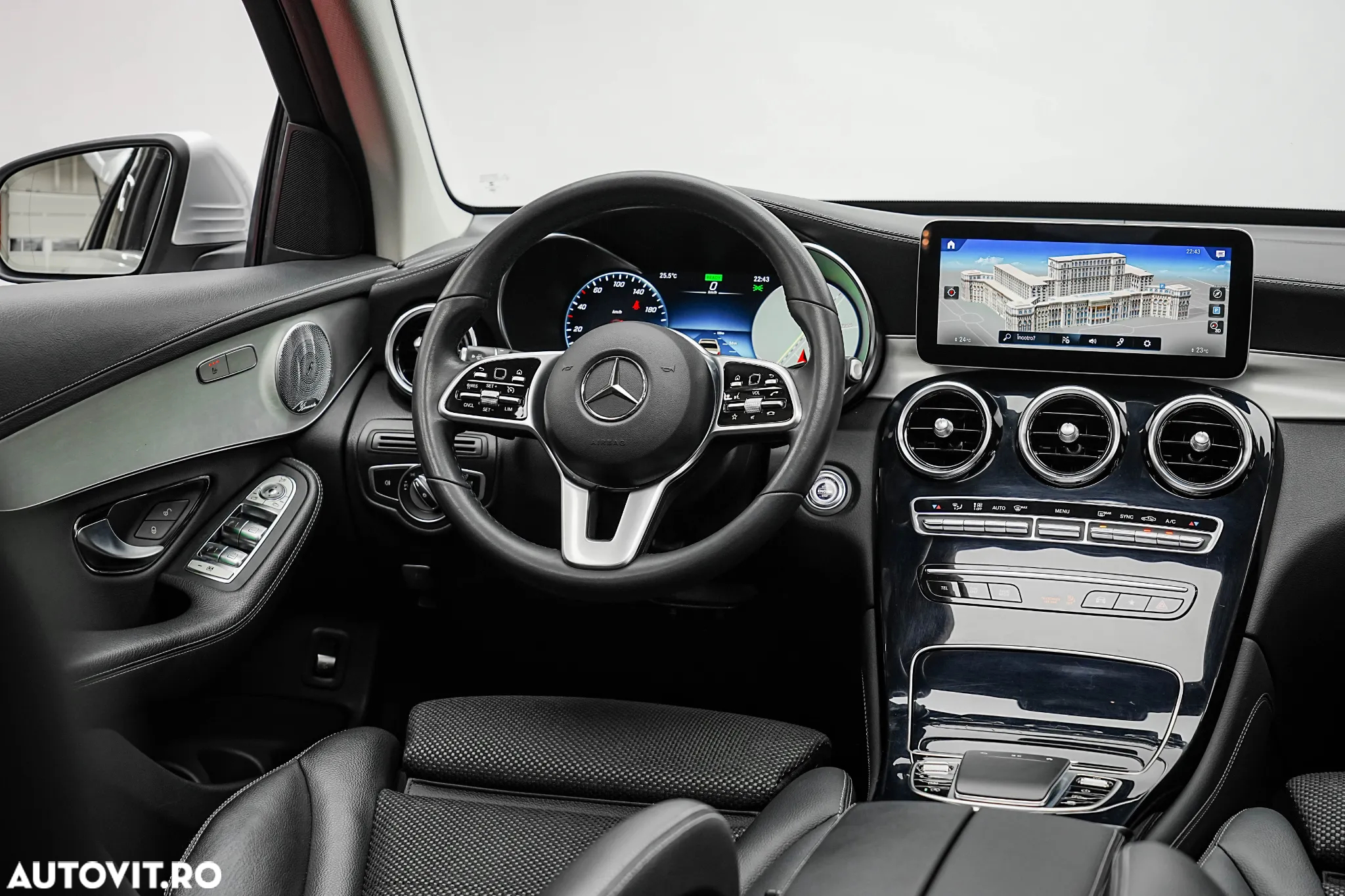 Mercedes-Benz GLC 200 4Matic 9G-TRONIC AMG Line Plus - 16