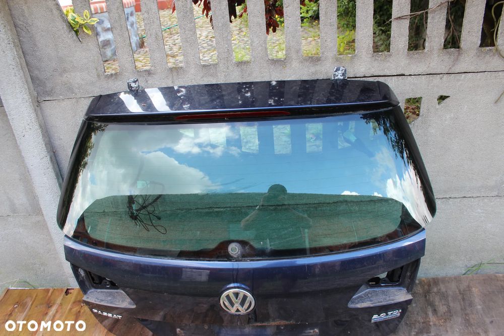 SZYBA TYLNEJ KLAPY VW PASSAT B7 KOMBI 2010 - 1