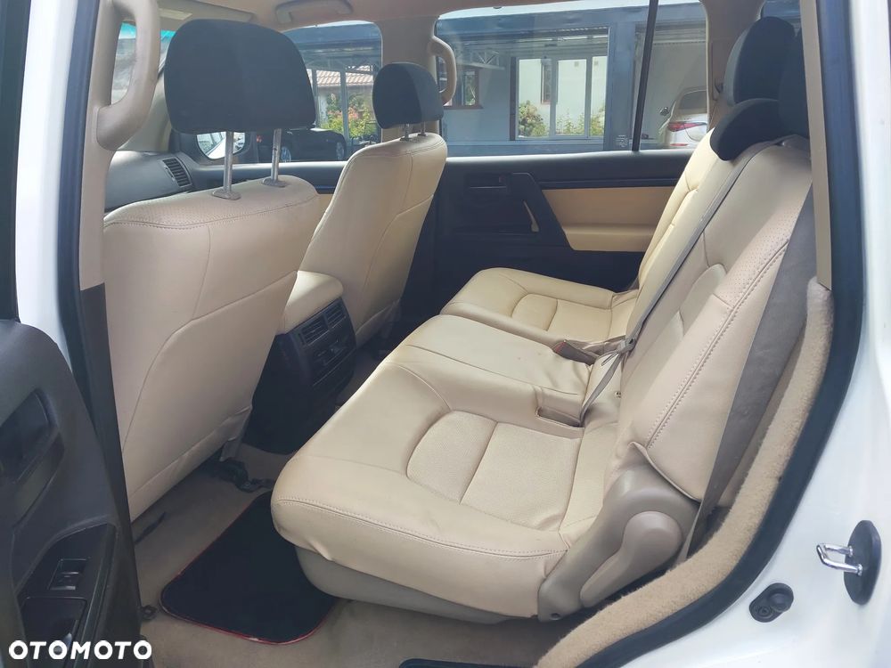 Toyota Land Cruiser - 7