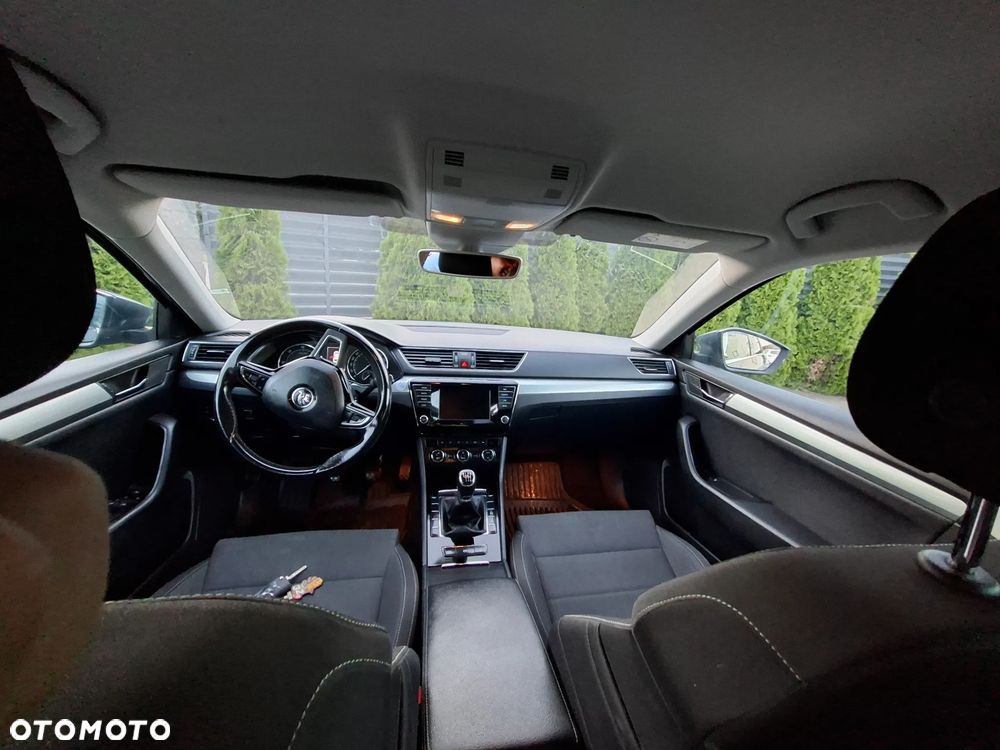 Skoda Superb 2.0 TDI Ambition - 11
