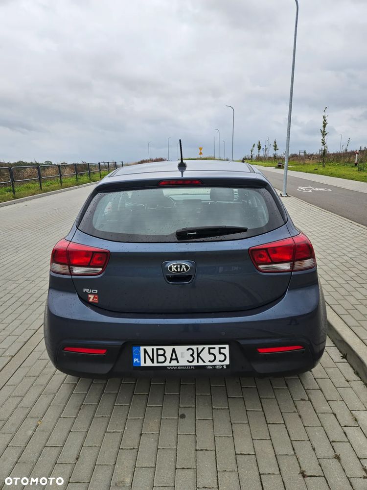 Kia Rio 1.2 L - 3