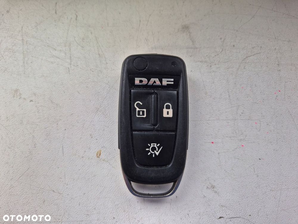 PILOT CENTRALNEGO ZAMKA DAF LF EURO 6 STAN BDB 100 - 1