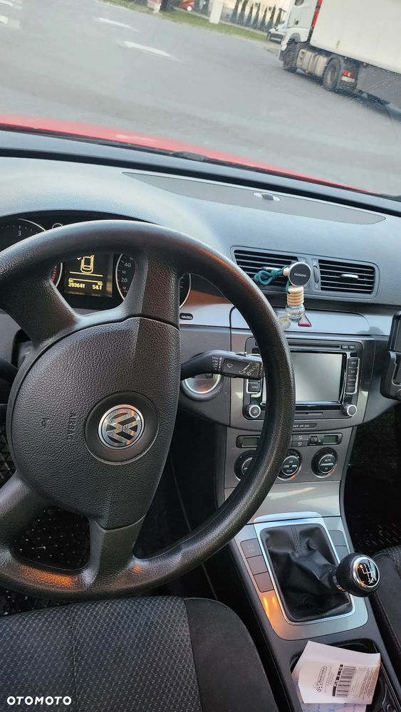 Volkswagen Passat 2.0 TDI DPF Trendline - 14