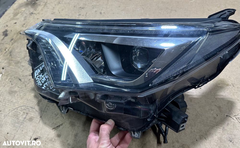 Far led complet TOYOTA RAV 4 hybrid an 2016 aproape nou, fara defecte - 3