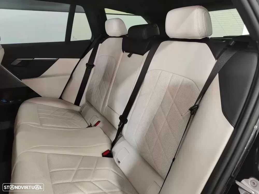 BMW i5 Touring eDrive40 - 41