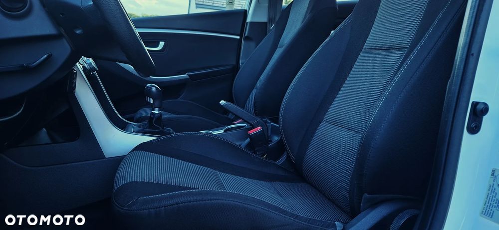 Hyundai i30 blue 1.4 Style - 12