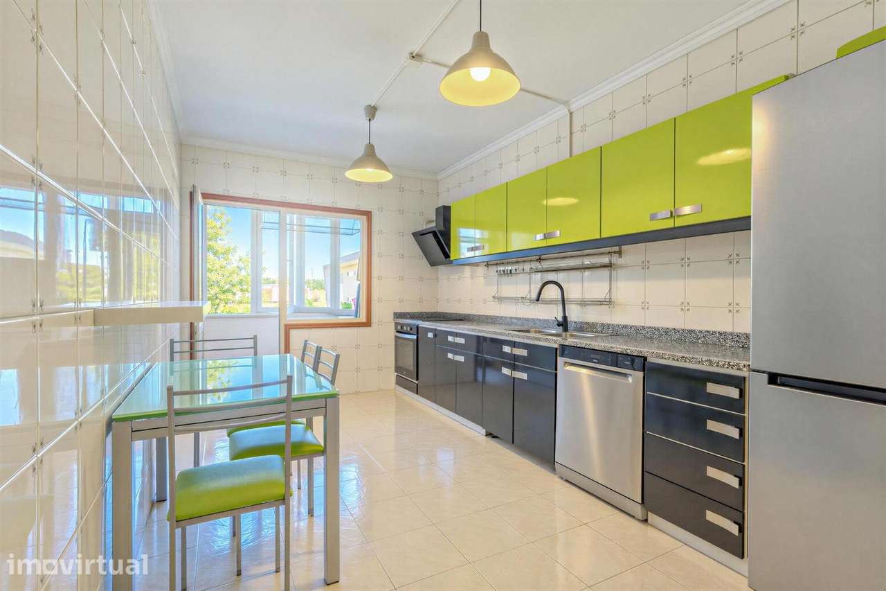 Apartamento T2 de três frentes com duas varandas e garagem ... - Grande imagem: 5/36