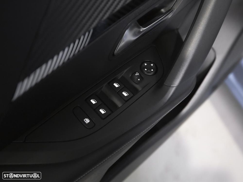 Peugeot 2008 1.2 PureTech Allure EAT8 - 29